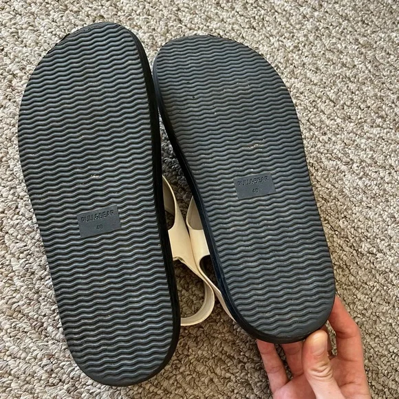 Pull&Bear crossover sandals in white - Picture 4 of 5